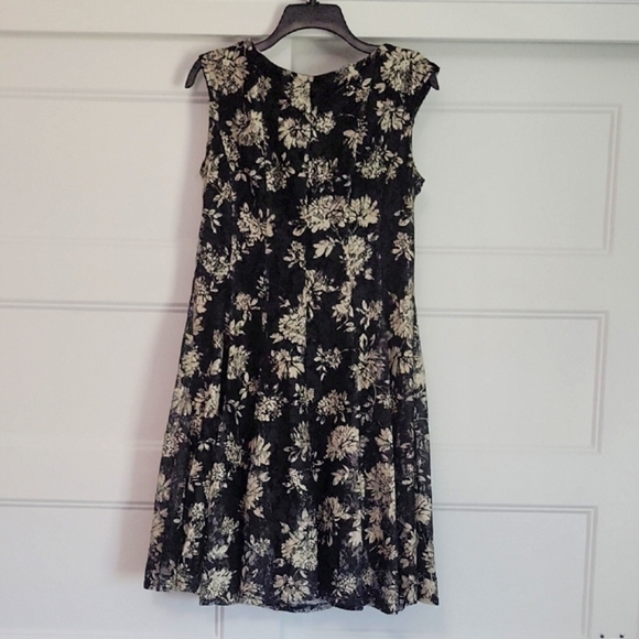 Danny & Nicole Dresses & Skirts - Danny & Nicole Black and Cream Floral Dress